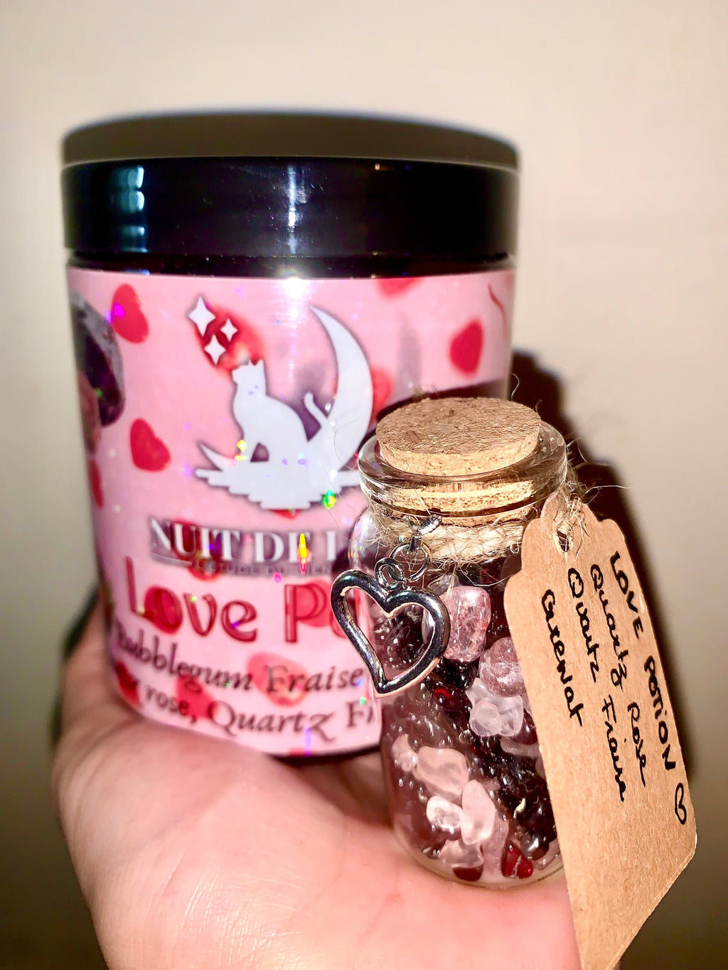 Bougie de luxe artisanale Nuit De Lune Amour LOVE POTION - Bubble gum et Fraise des bois - et sa fiole de Quartz rose, Quartz fraise, Grenat
