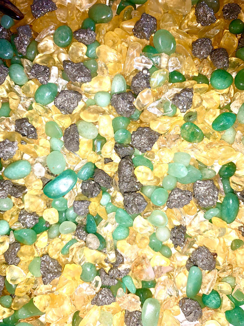 Bougie de luxe artisanale aux cristaux ABONDANCE SOLAIRE Vanille Épicée, Citrine, Aventurine Verte, Pyrite