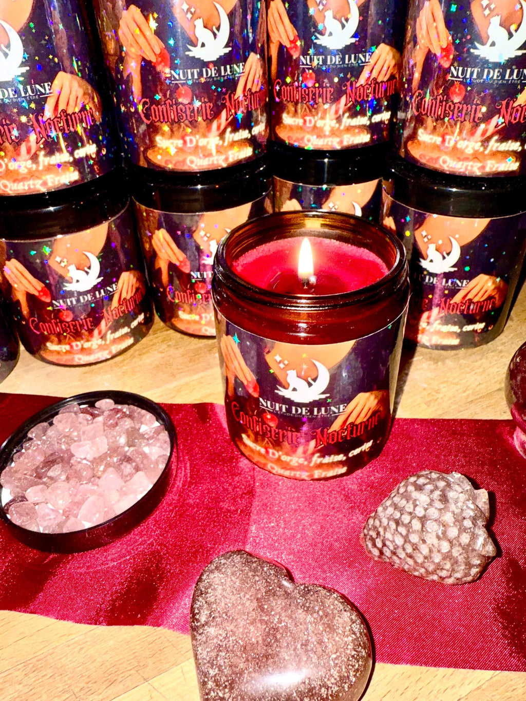 Bougie de luxe artisanale aux cristaux CONFISERIE NOCTURNE Sucre d’Orge, fraise, cerise, Quartz Fraise