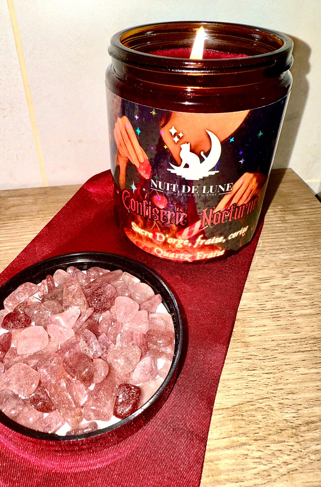 Bougie de luxe artisanale aux cristaux CONFISERIE NOCTURNE Sucre d’Orge, fraise, cerise, Quartz Fraise