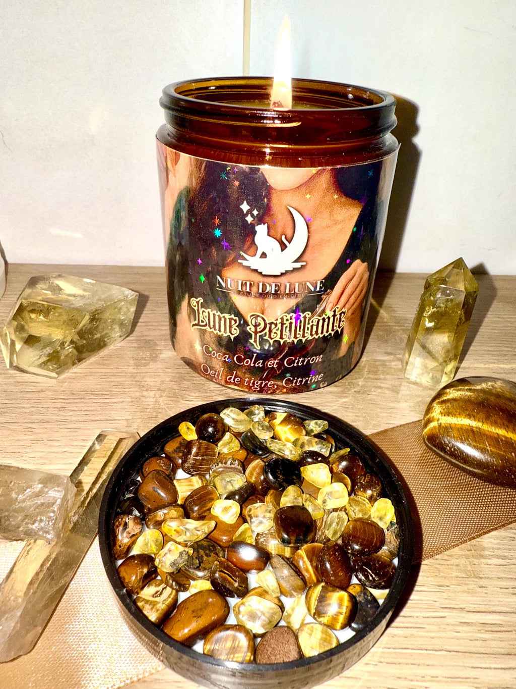 Bougie de luxe artisanale aux cristaux LUNE PÉTILLANTE Coca-Cola et Citron, Oeil de Tigre et Citrine