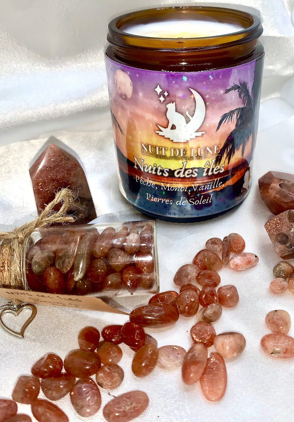 Bougie de luxe artisanale aux cristaux NUITS DES ÎLES Monoï et Fleur de Tiaré et sa fiole de pierres de Soleil