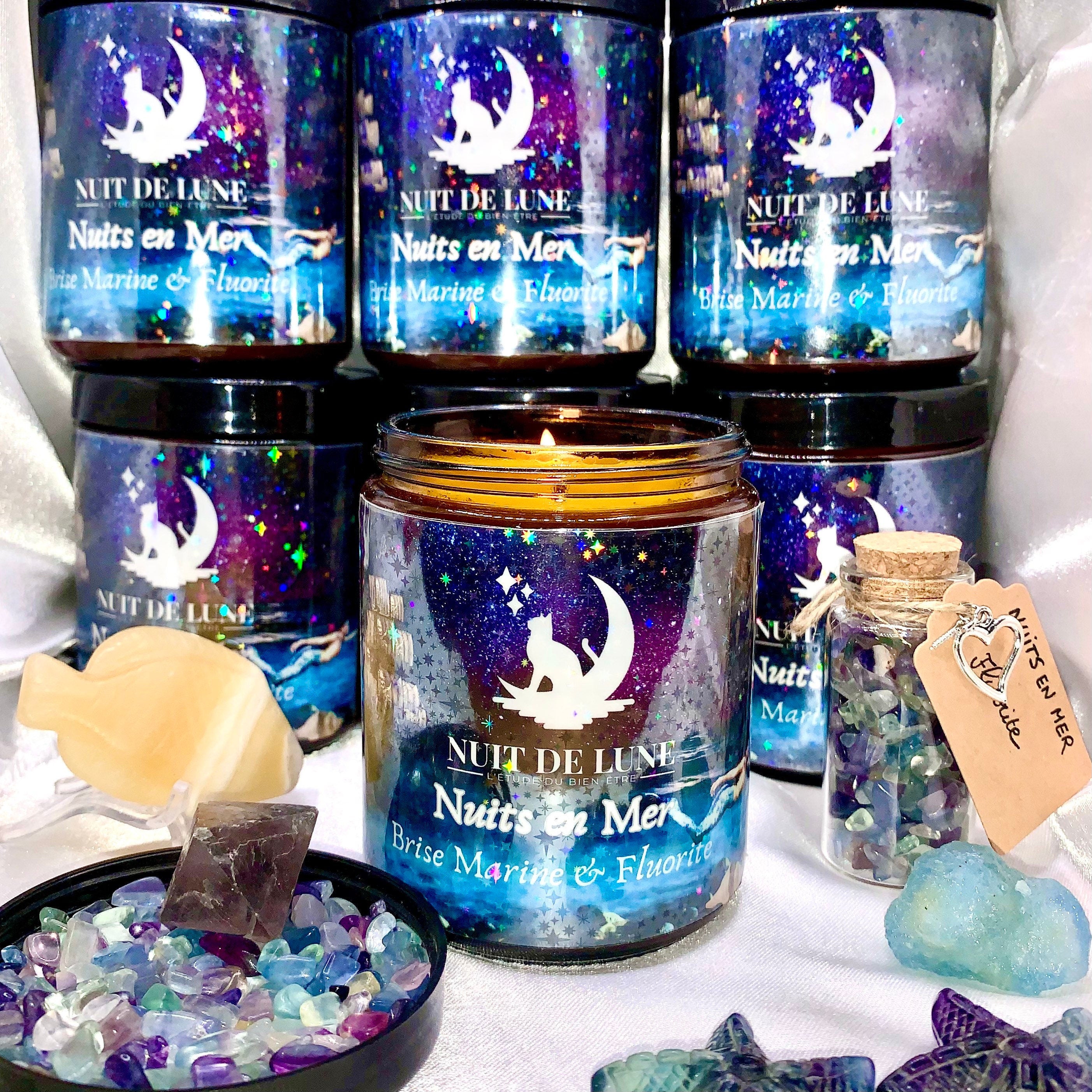 Bougie de luxe artisanale aux cristaux NUITS EN MER Brise Marine et sa fiole de fluorite multicolore