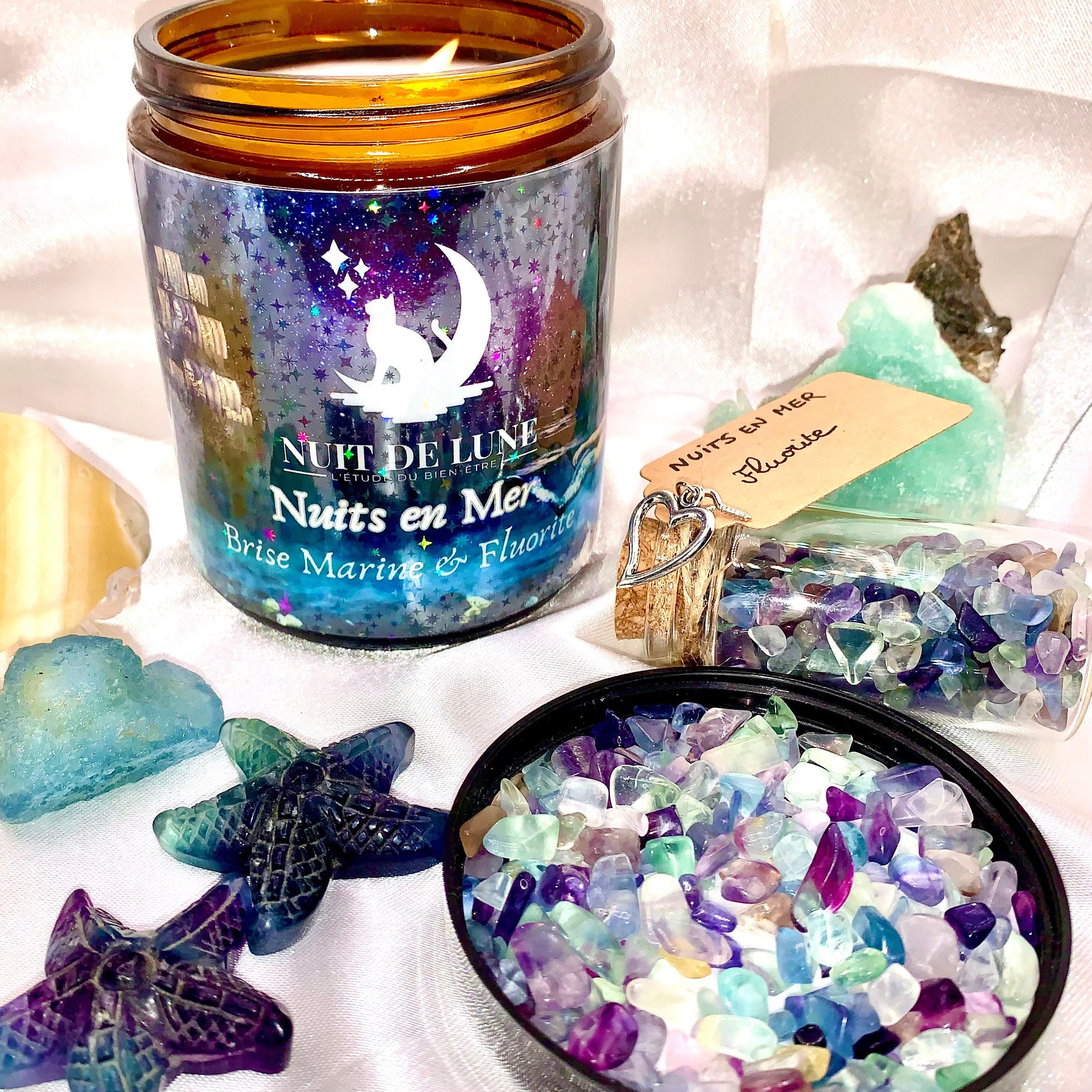 Bougie de luxe artisanale aux cristaux NUITS EN MER Brise Marine et sa fiole de fluorite multicolore