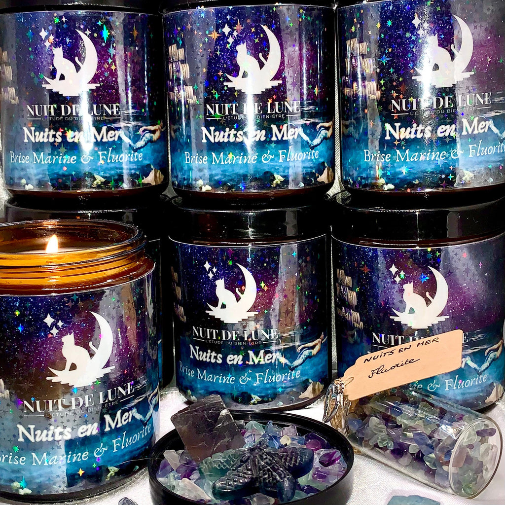 Bougie de luxe artisanale aux cristaux NUITS EN MER Brise Marine et sa fiole de fluorite multicolore