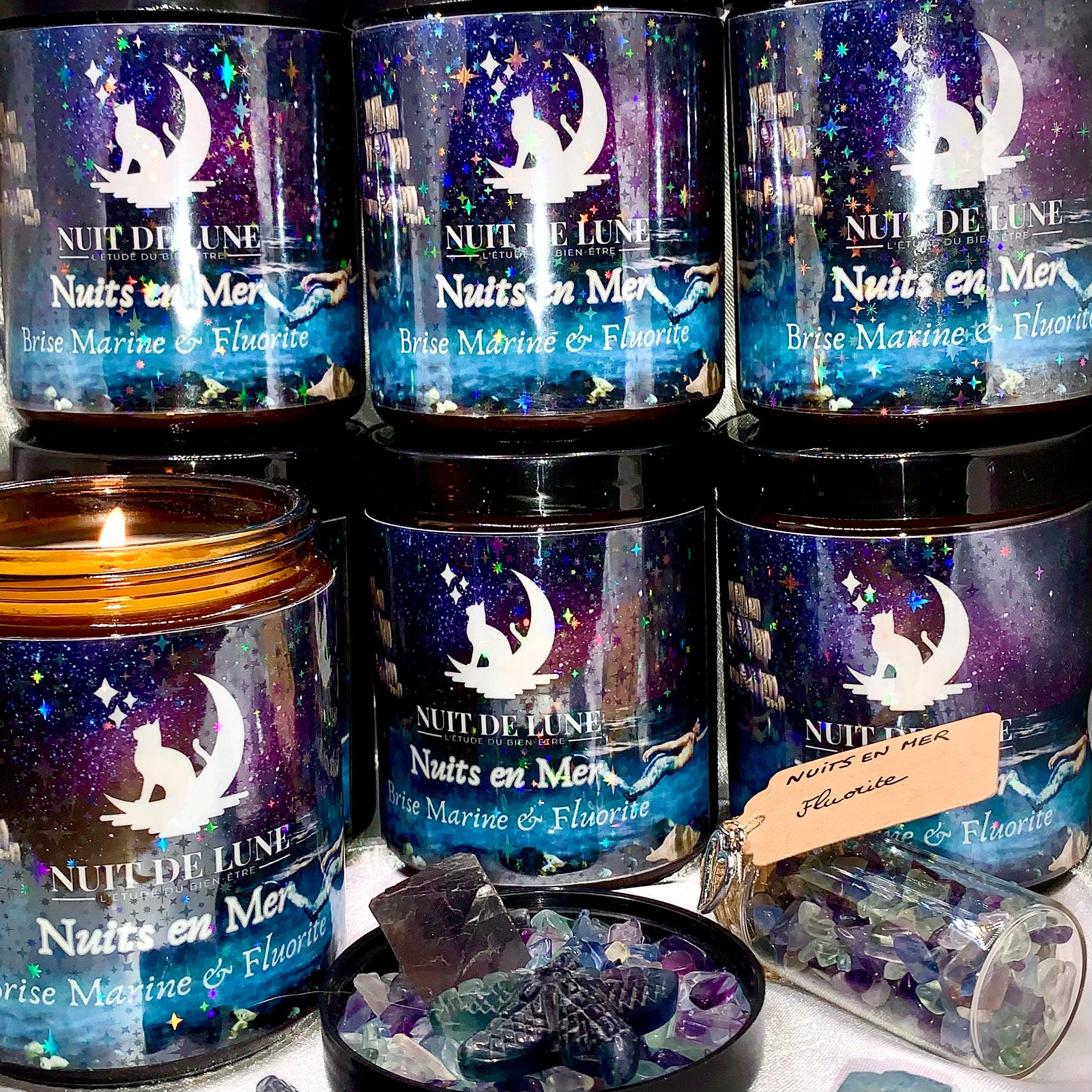 Bougie de luxe artisanale aux cristaux NUITS EN MER Brise Marine et sa fiole de fluorite multicolore
