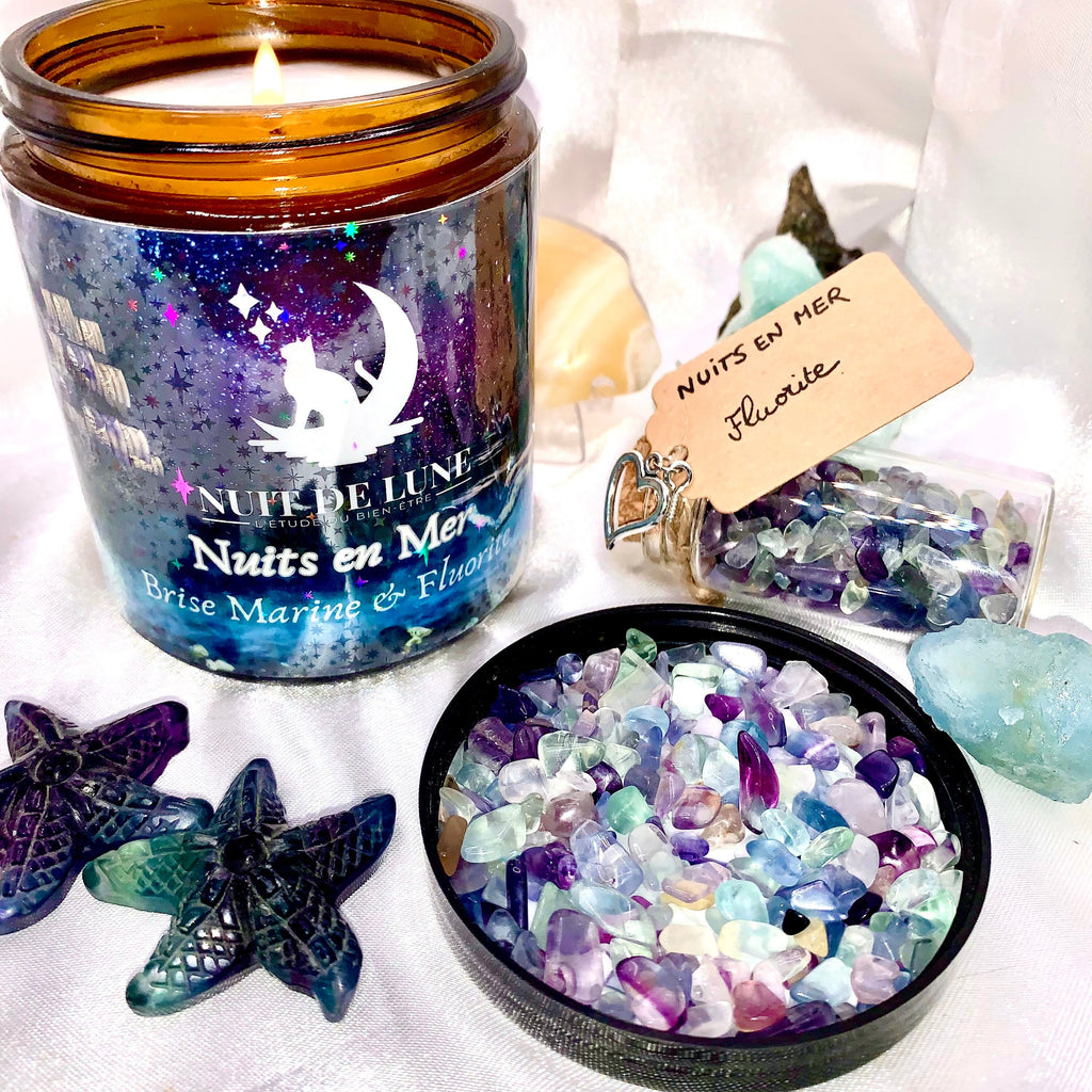 Bougie de luxe artisanale aux cristaux NUITS EN MER Brise Marine et sa fiole de fluorite multicolore