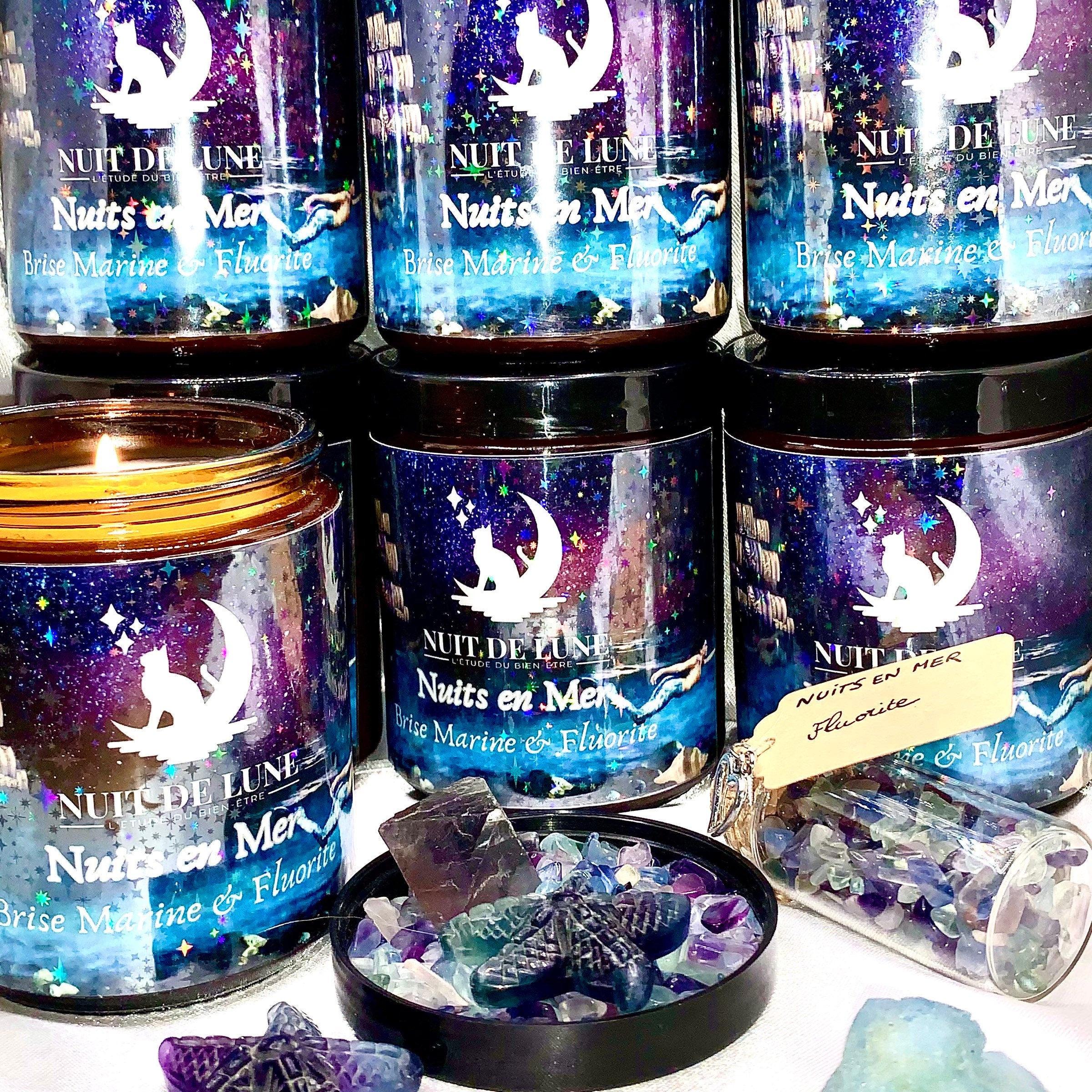 Bougie de luxe artisanale aux cristaux NUITS EN MER Brise Marine et sa fiole de fluorite multicolore