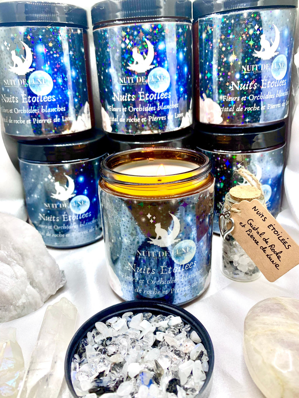Bougie de luxe artisanale aux cristaux NUITS ÉTOILÉES Fleurs et Orchidées blanches et sa fiole de cristal de roche et pierre de lune