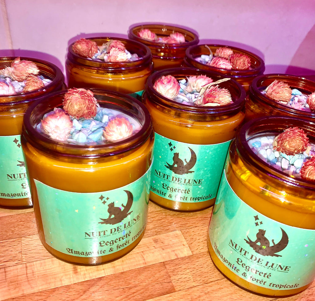 Bougie de luxe artisanale aux cristaux  Nuit de Lune LEGERETE Forêt tropicale et sa fiole d’amazonites et fleurs d’amarantes