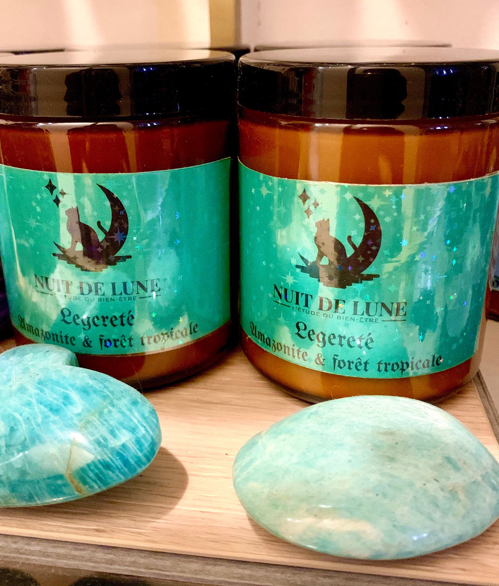 Bougie de luxe artisanale aux cristaux  Nuit de Lune LEGERETE Forêt tropicale et sa fiole d’amazonites et fleurs d’amarantes