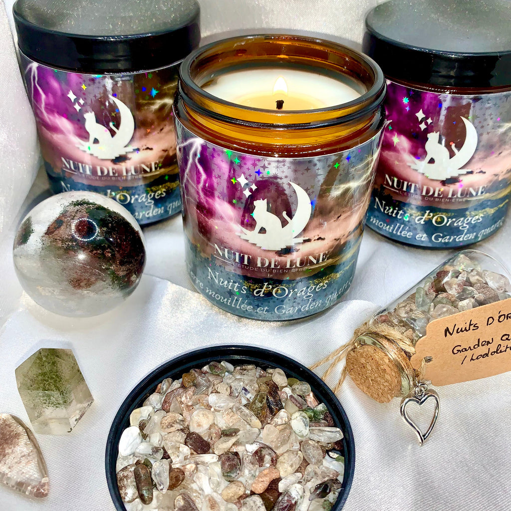 Bougie de luxe artisanale aux cristaux Nuit de Lune NUITS D’ORAGE Terre Mouillée et sa fiole de lodolite/garden quartz