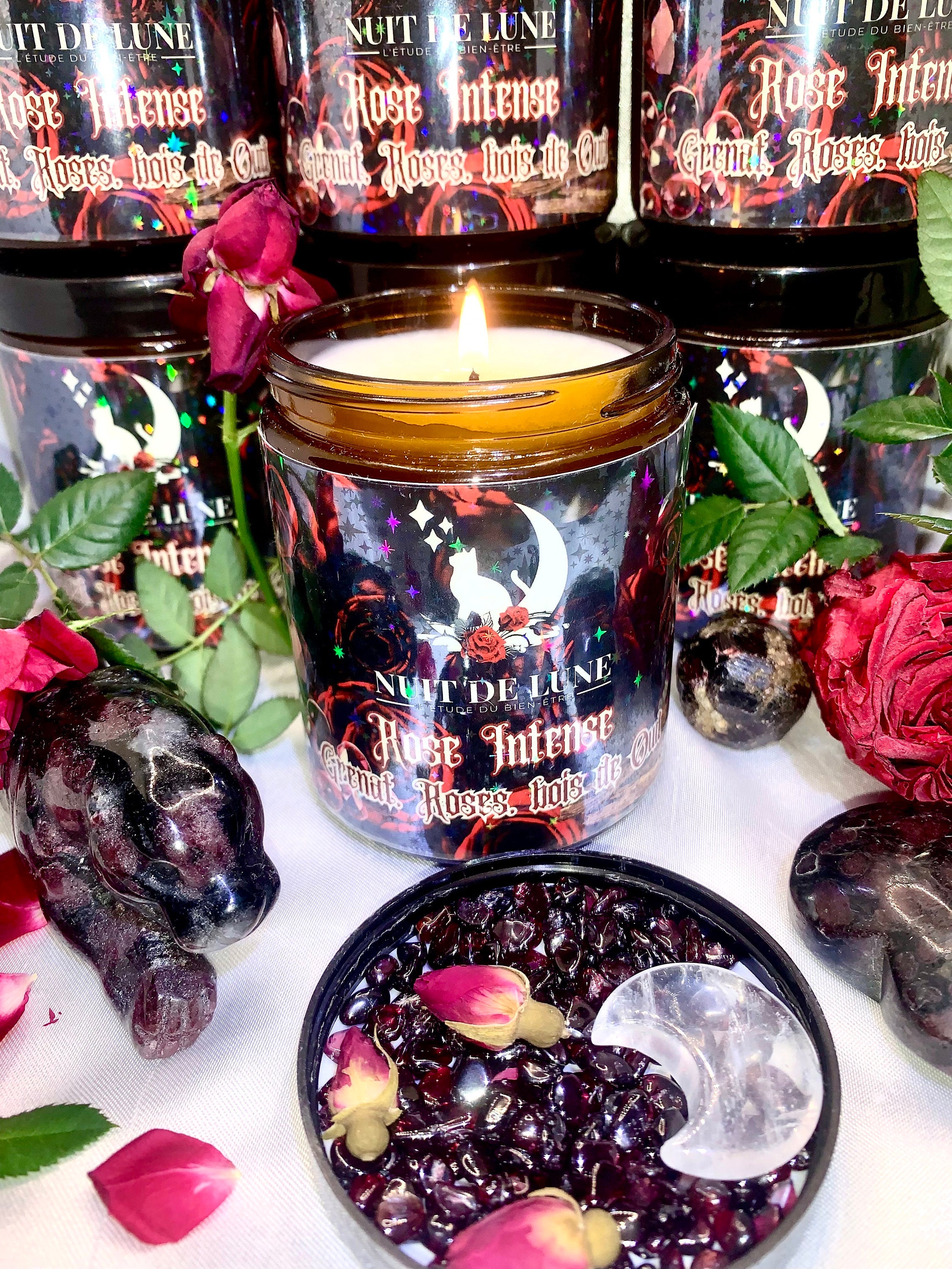 Bougie de luxe artisanale aux cristaux  Nuit de Lune ROSE INTENSE Rose & bois de Oud et sa fiole de cristaux de grenat et roses