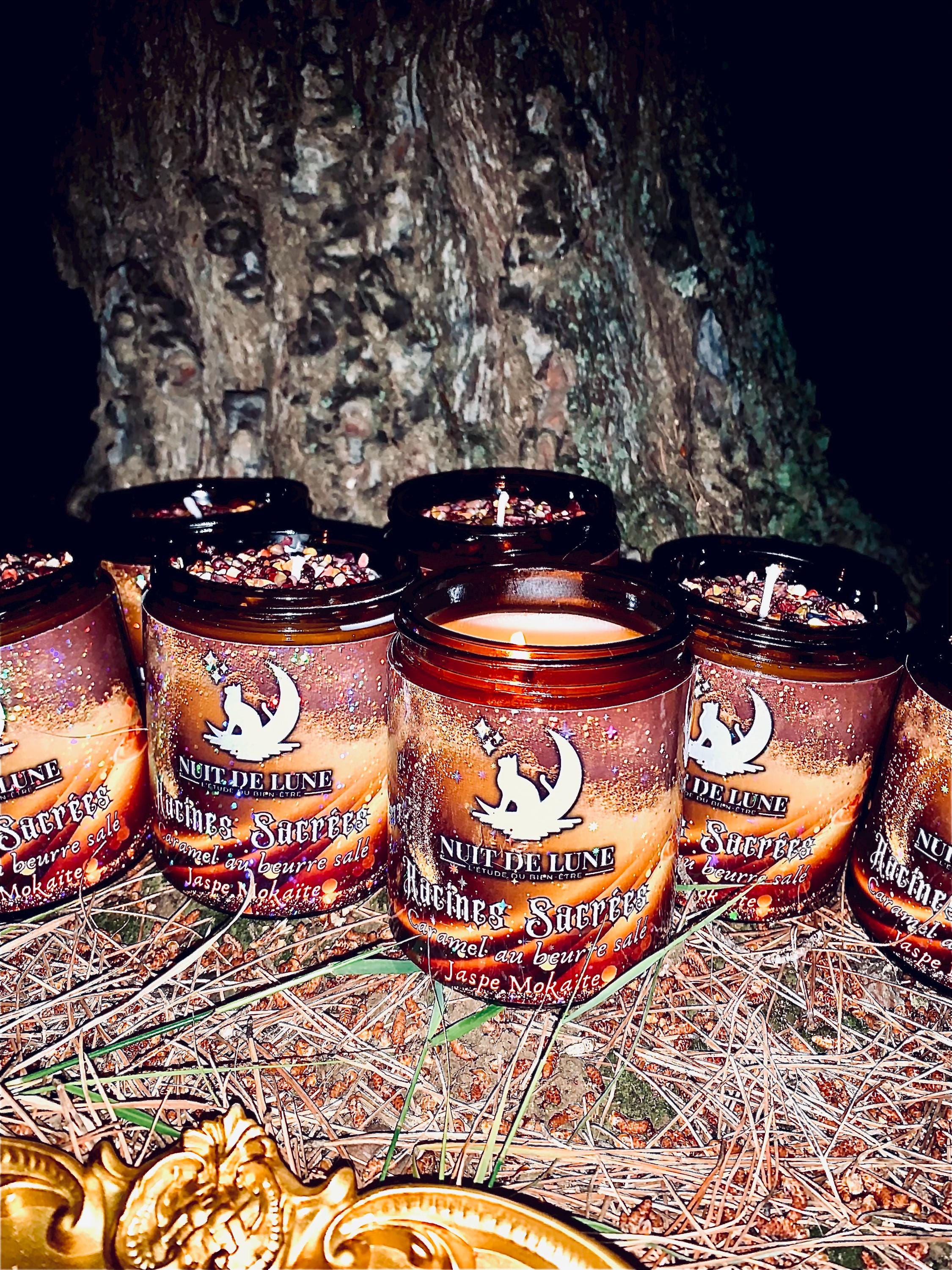 Bougie de luxe artisanale aux cristaux RACINES SACRÉES Caramel au beurre salé, Jaspe Mokaïte