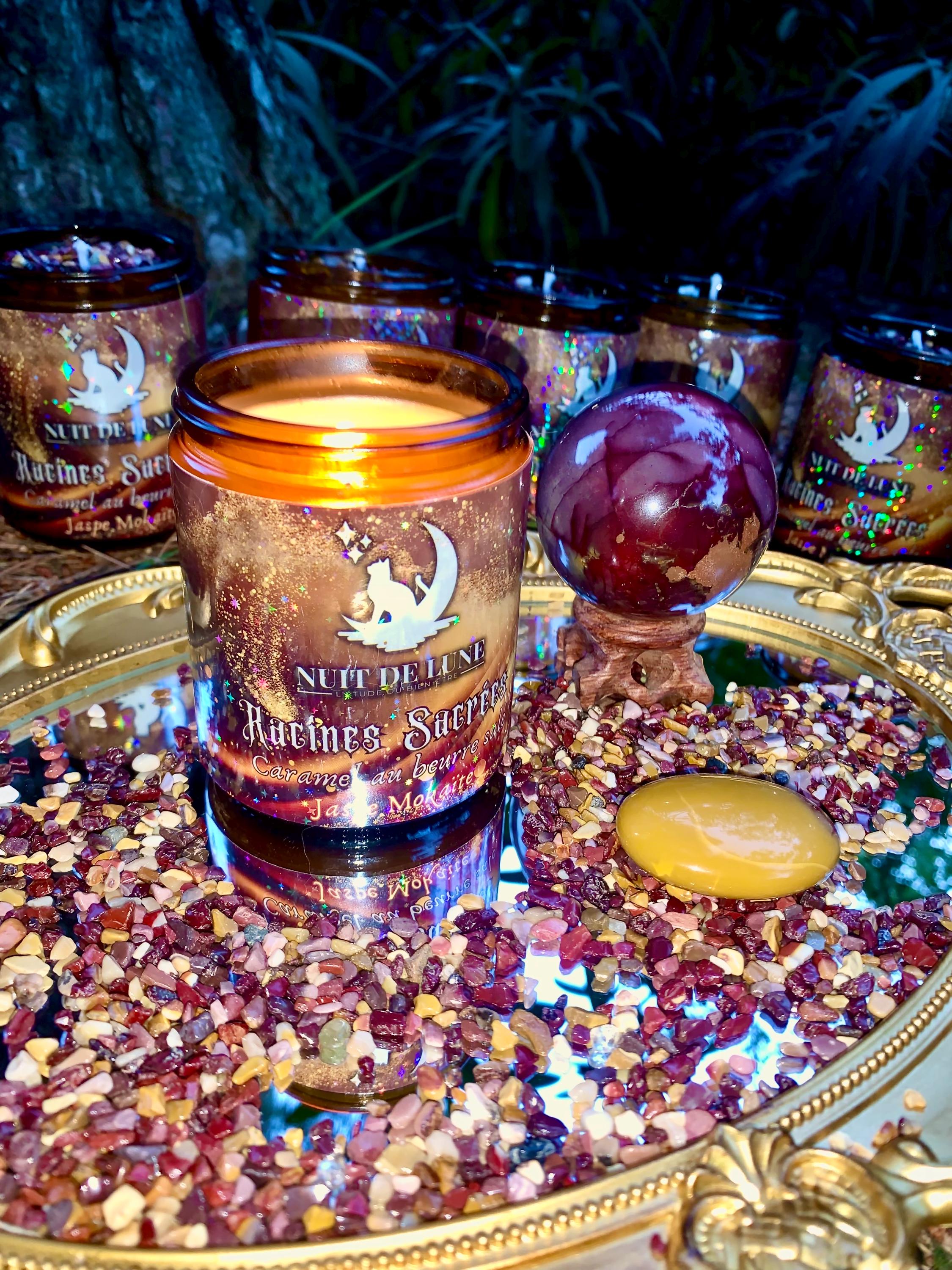 Bougie de luxe artisanale aux cristaux RACINES SACRÉES Caramel au beurre salé, Jaspe Mokaïte
