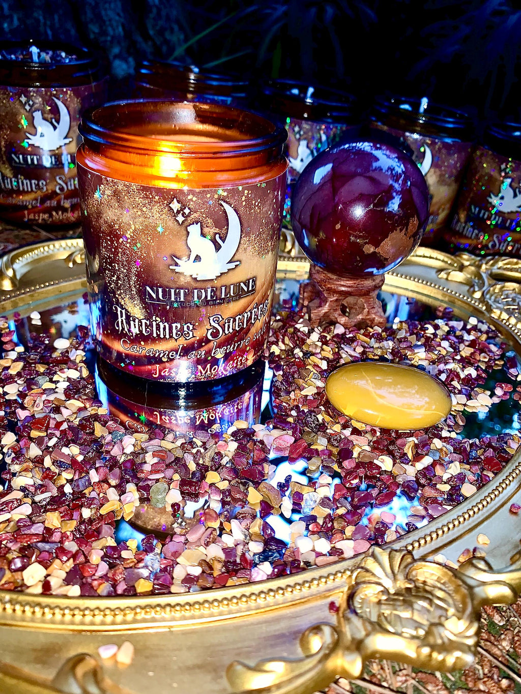 Bougie de luxe artisanale aux cristaux RACINES SACRÉES Caramel au beurre salé, Jaspe Mokaïte