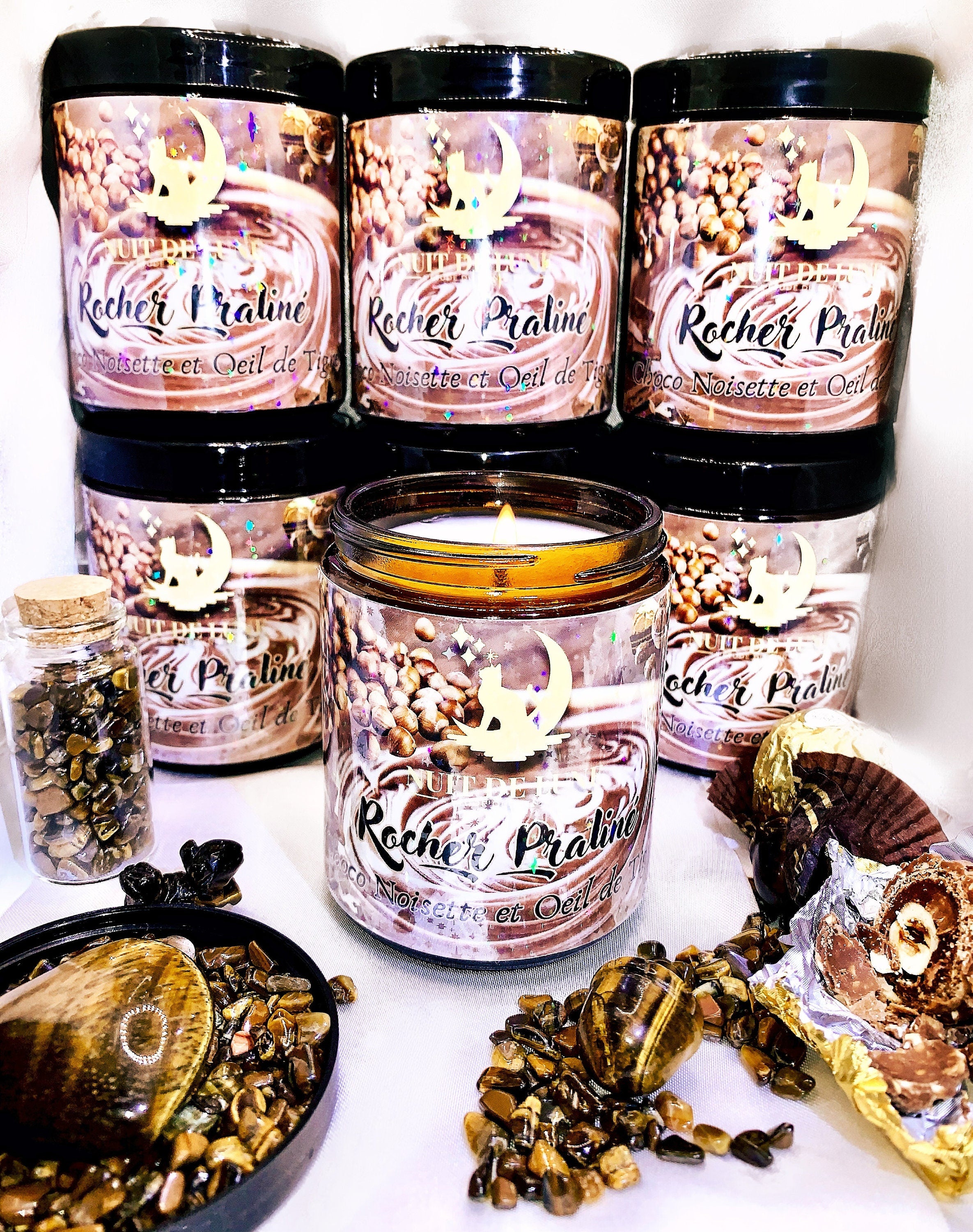 Bougie de luxe artisanale aux cristaux ROCHER PRALINÉ Chocolat, Noisettes, Pralines, Amandes et Oeil de Tigre