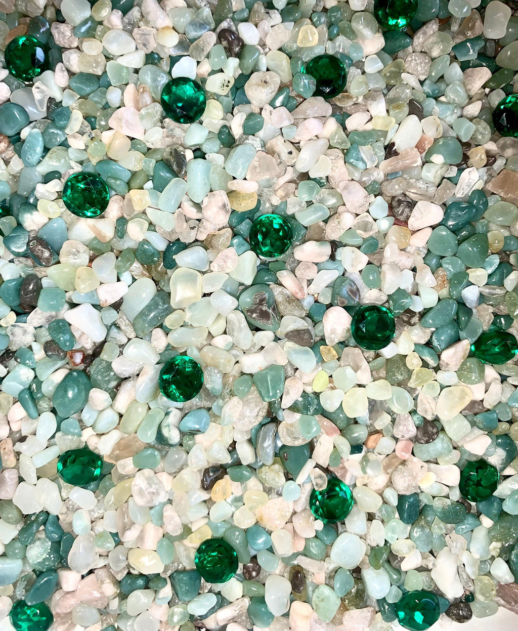 Bougie de luxe artisanale aux cristaux et gemmes COEUR EMERAUDE Fleur d’Eau, Émeraudes de Namibie et Agate fleur verte