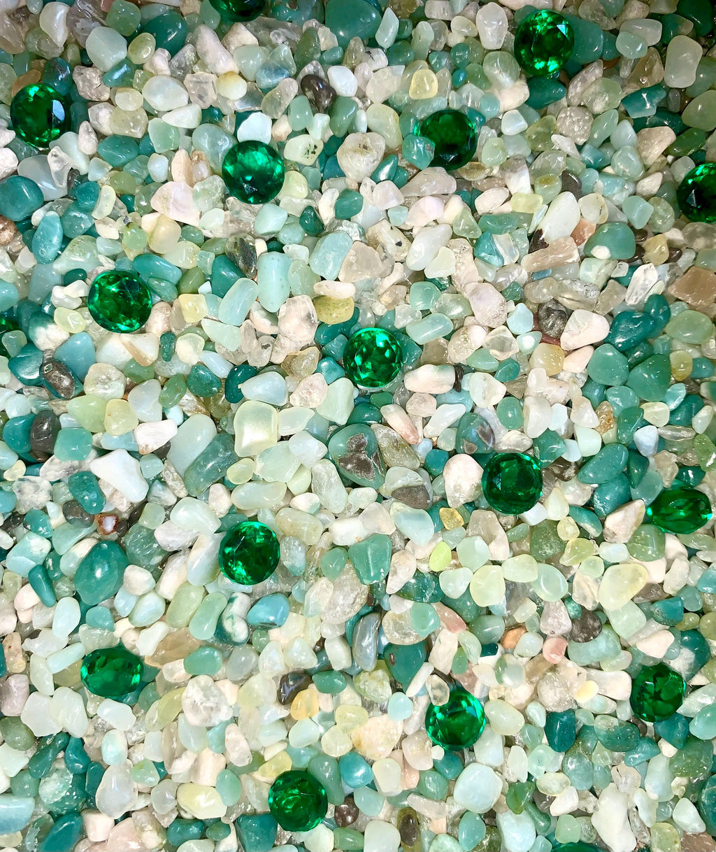 Bougie de luxe artisanale aux cristaux et gemmes COEUR EMERAUDE Fleur d’Eau, Émeraudes de Namibie et Agate fleur verte