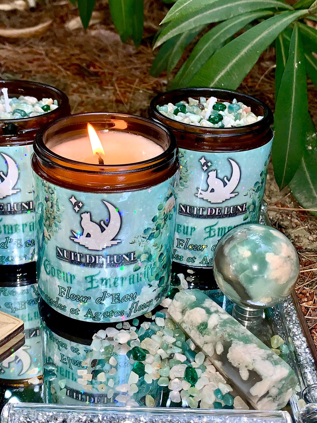 Bougie de luxe artisanale aux cristaux et gemmes COEUR EMERAUDE Fleur d’Eau, Émeraudes de Namibie et Agate fleur verte