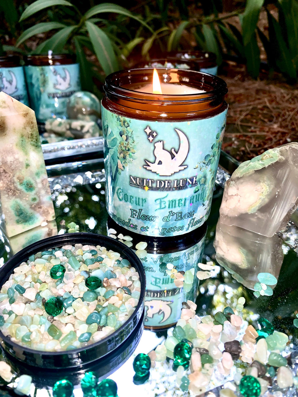 Bougie de luxe artisanale aux cristaux et gemmes COEUR EMERAUDE Fleur d’Eau, Émeraudes de Namibie et Agate fleur verte