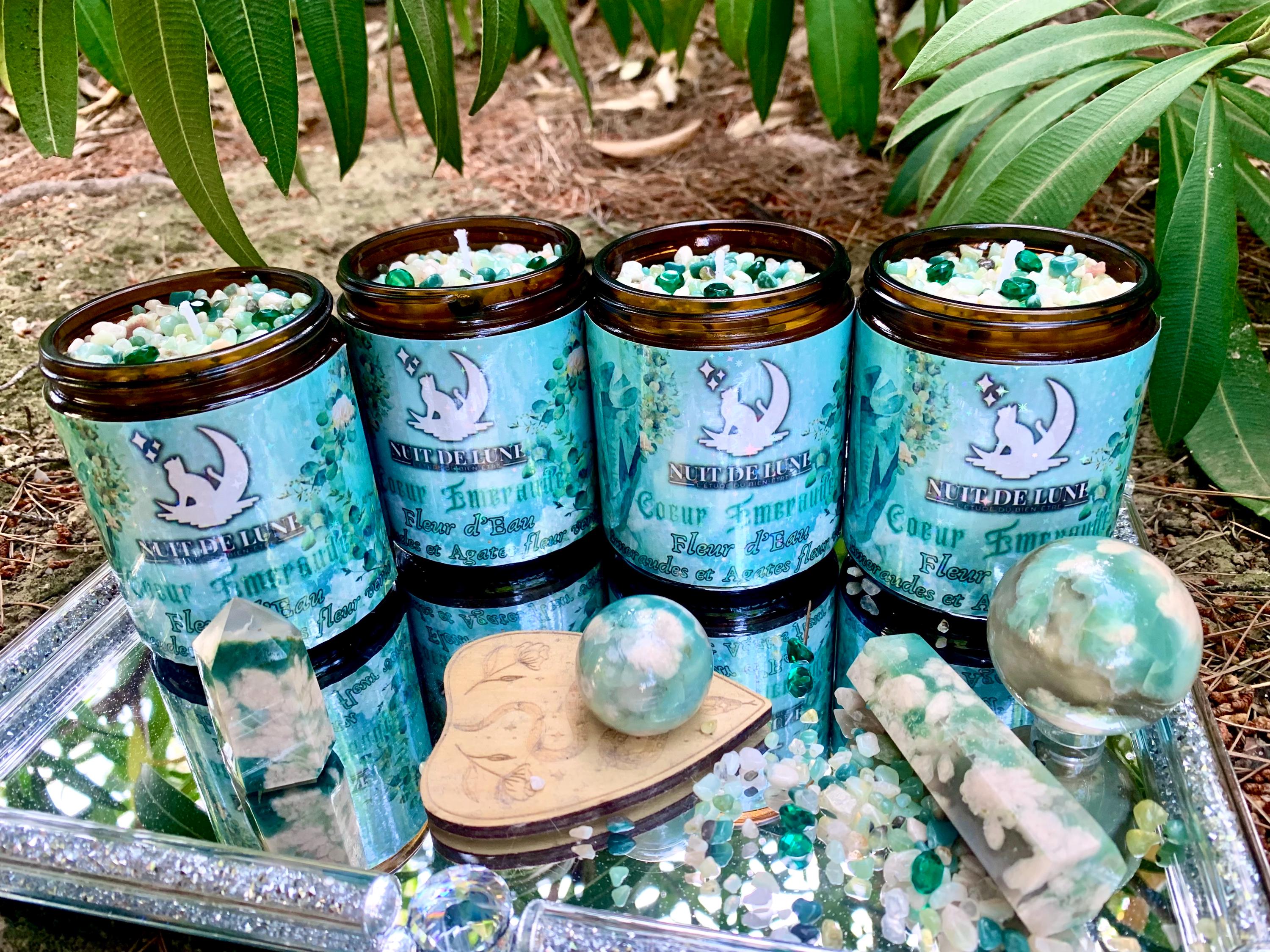 Bougie de luxe artisanale aux cristaux et gemmes COEUR EMERAUDE Fleur d’Eau, Émeraudes de Namibie et Agate fleur verte