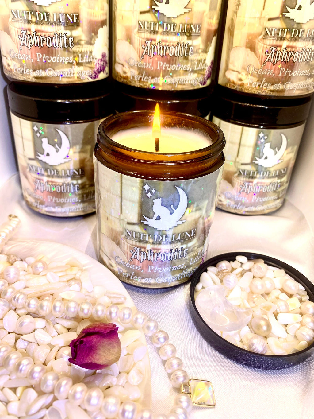 Bougie de luxe artisanale aux cristaux parfumée APHRODITE Océan, Pivoines, Lilas, Perles et Coquillages
