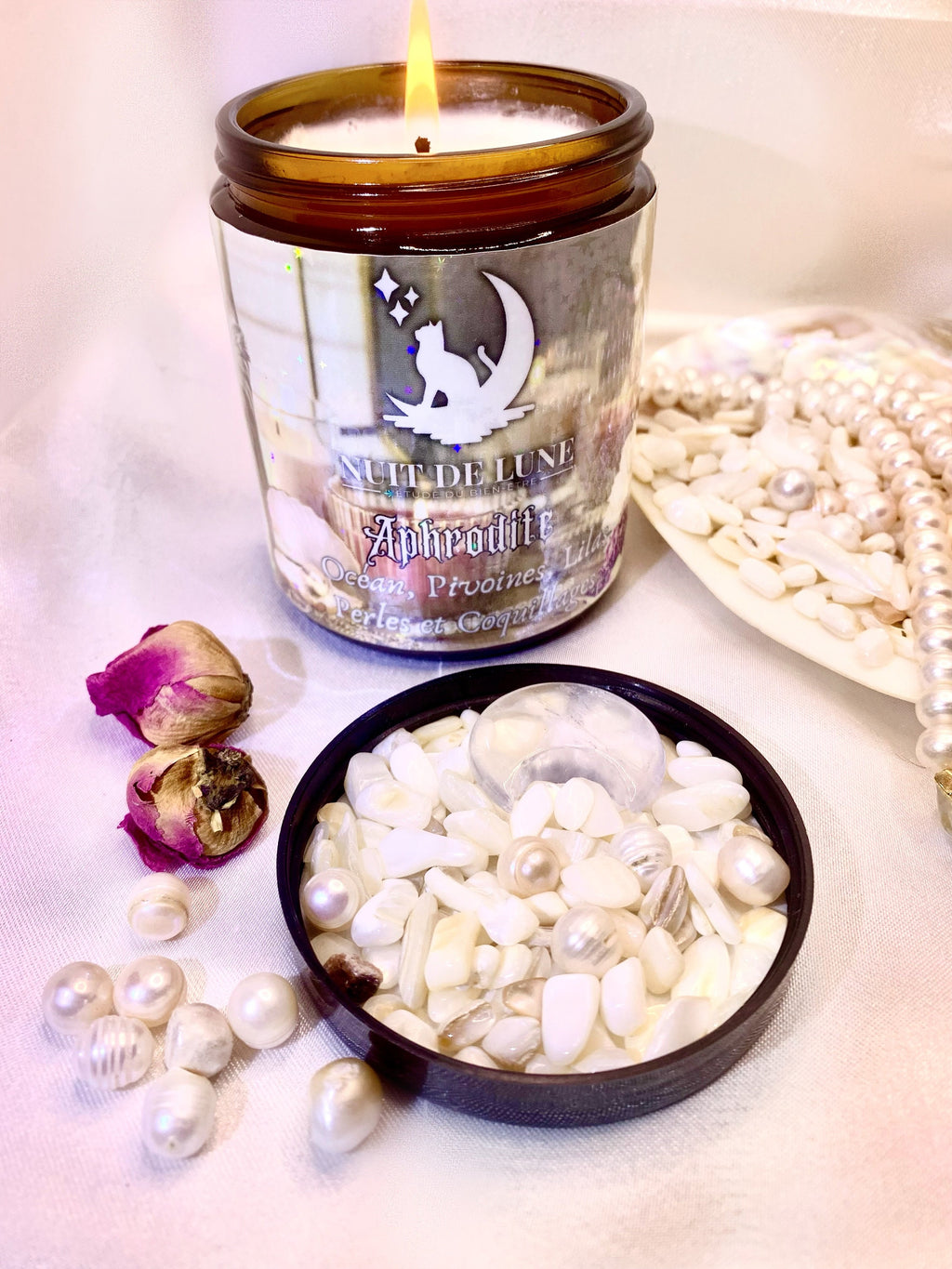 Bougie de luxe artisanale aux cristaux parfumée APHRODITE Océan, Pivoines, Lilas, Perles et Coquillages