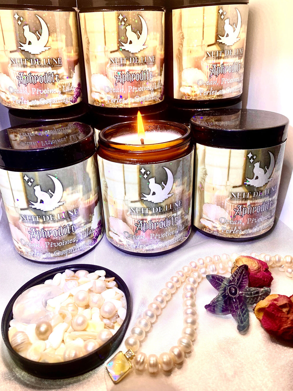 Bougie de luxe artisanale aux cristaux parfumée APHRODITE Océan, Pivoines, Lilas, Perles et Coquillages