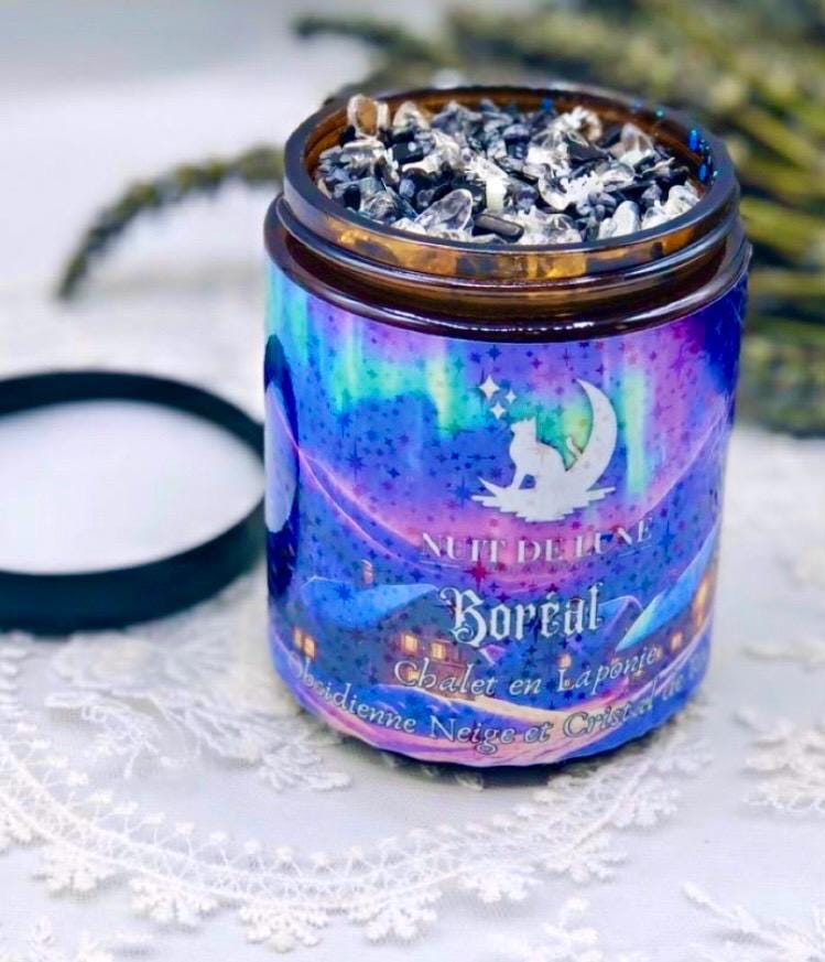 Bougie de luxe artisanale parfumée BORÉAL Cuir, Bois de Cèdre -  Obsidienne flocon de neige et cristal de roche