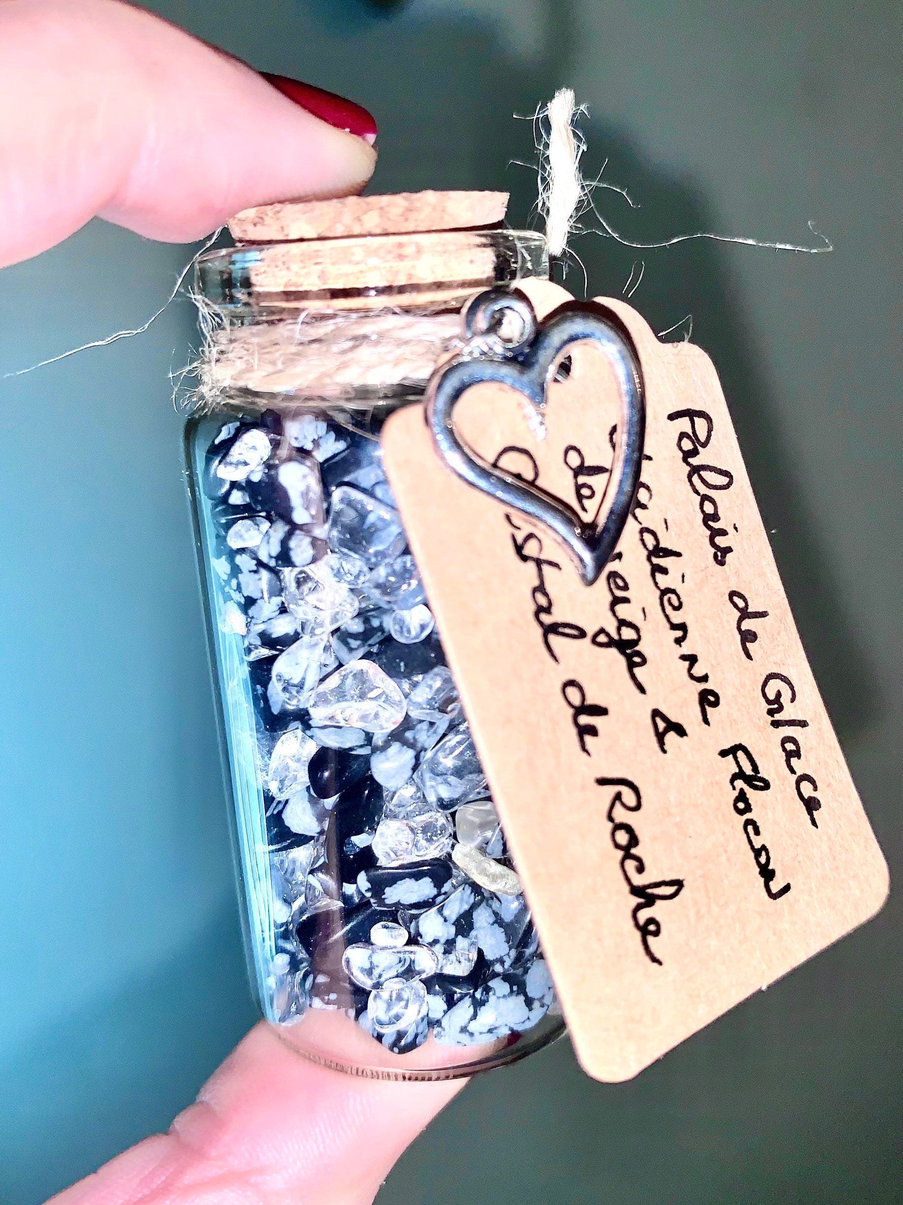 Bougie de luxe artisanale parfumée BORÉAL Cuir, Bois de Cèdre -  Obsidienne flocon de neige et cristal de roche