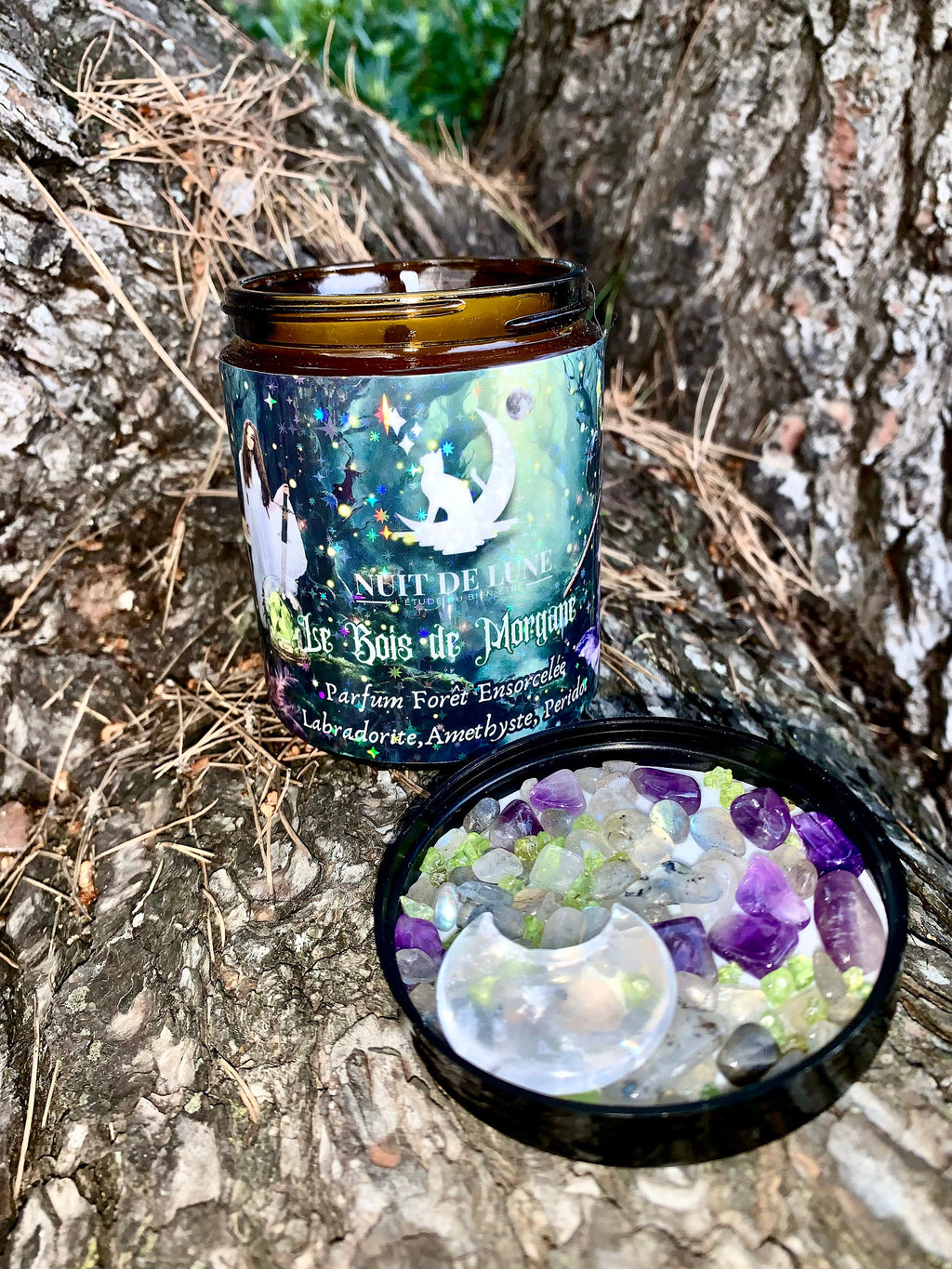 Bougie de luxe artisanale parfumée aux cristaux Le BOIS DE MORGANE Forêt Ensorcelée (Pin, Cedre, Patchouli) Labradorite, Améthyste, Peridot