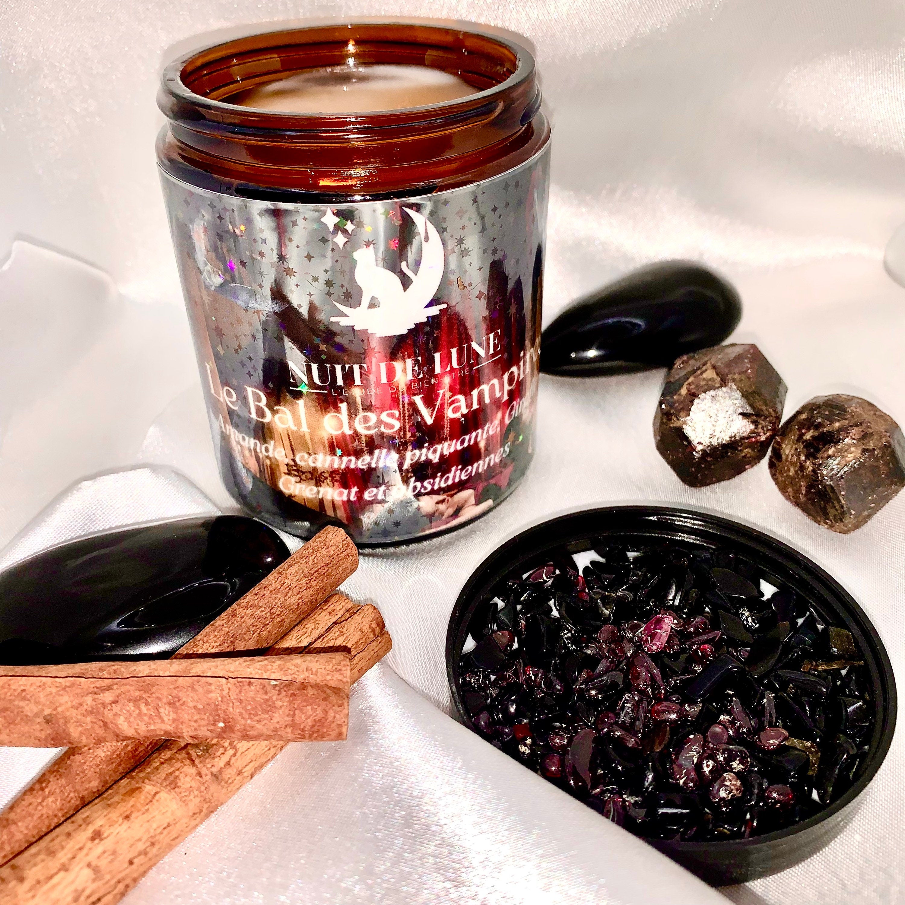 Bougie de luxe artisanale parfumée aux cristaux NUIT DE LUNE Le Bal des Halloween Vampires Amandes, Cannelle,Girofles, grenat & Obsidienne