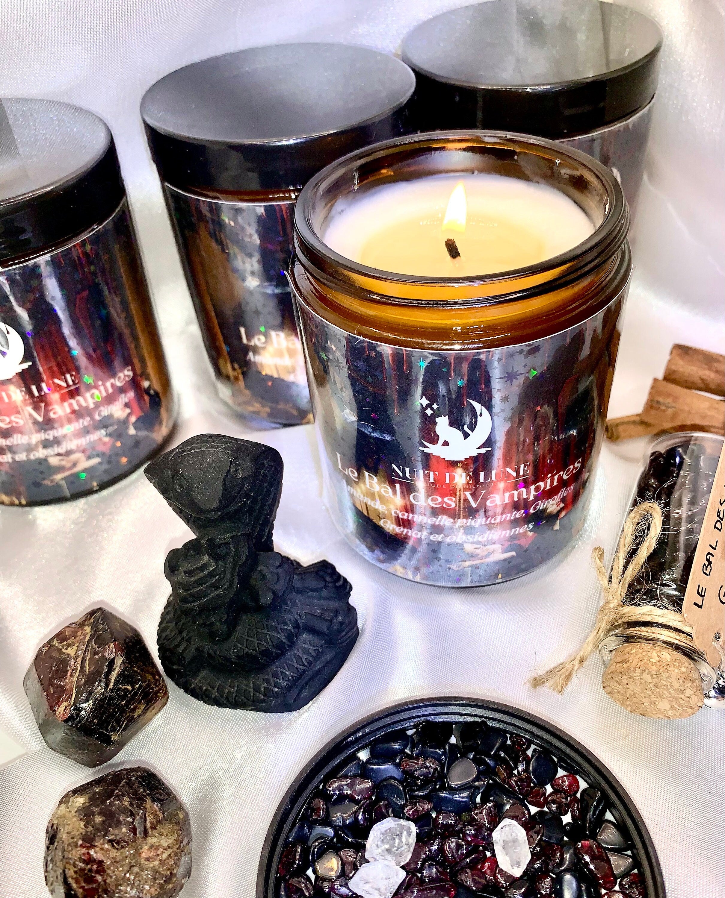 Bougie de luxe artisanale parfumée aux cristaux NUIT DE LUNE Le Bal des Halloween Vampires Amandes, Cannelle,Girofles, grenat & Obsidienne