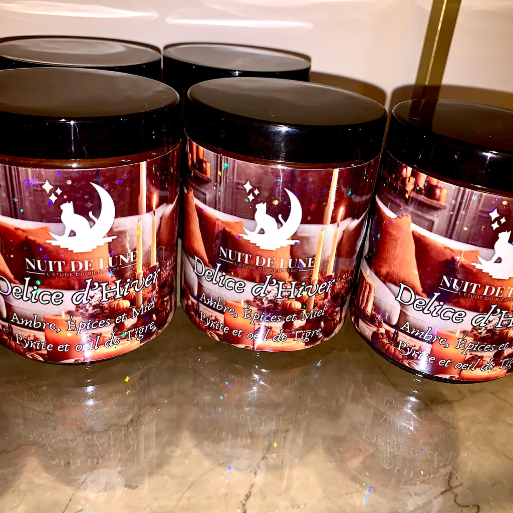 Bougie de luxe artisanale parfumée aux cristaux Noël DELICE D’HIVER Ambre, épices, cannelle orange, Miel Pyrite et Oeil de tigre