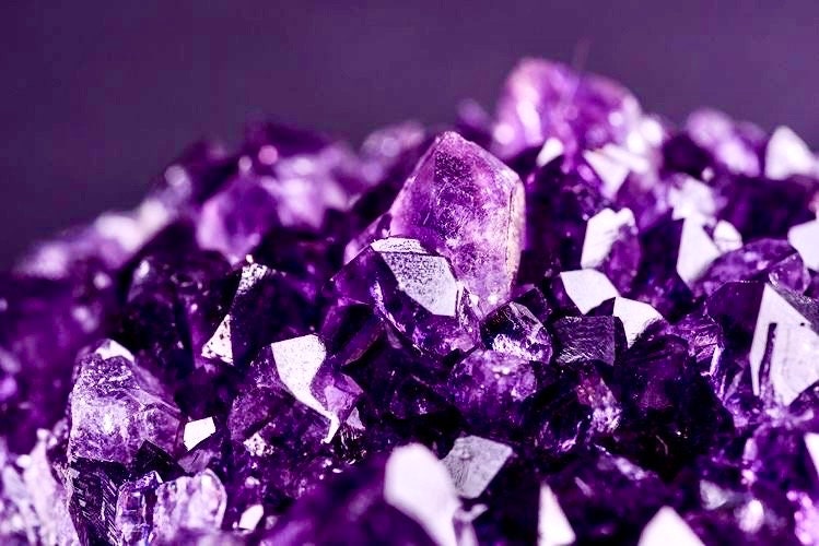 Bougie de luxe artisanale parfumée aux cristaux de méditation Nuit de Lune SPIRITUALITE, Encens et Musc, Améthystes et fleurs de gomphrena