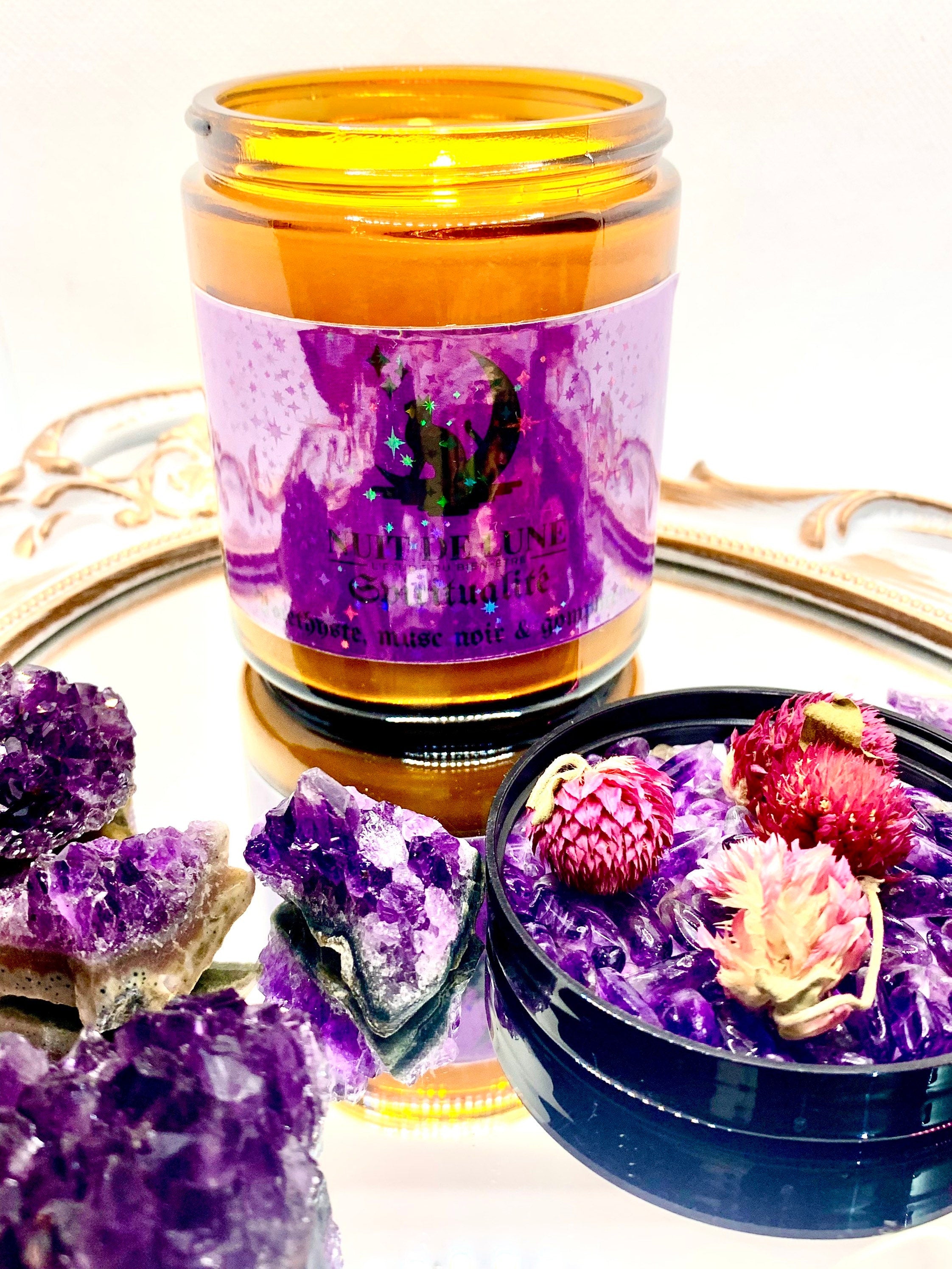 Bougie de luxe artisanale parfumée aux cristaux de méditation Nuit de Lune SPIRITUALITE, Encens et Musc, Améthystes et fleurs de gomphrena