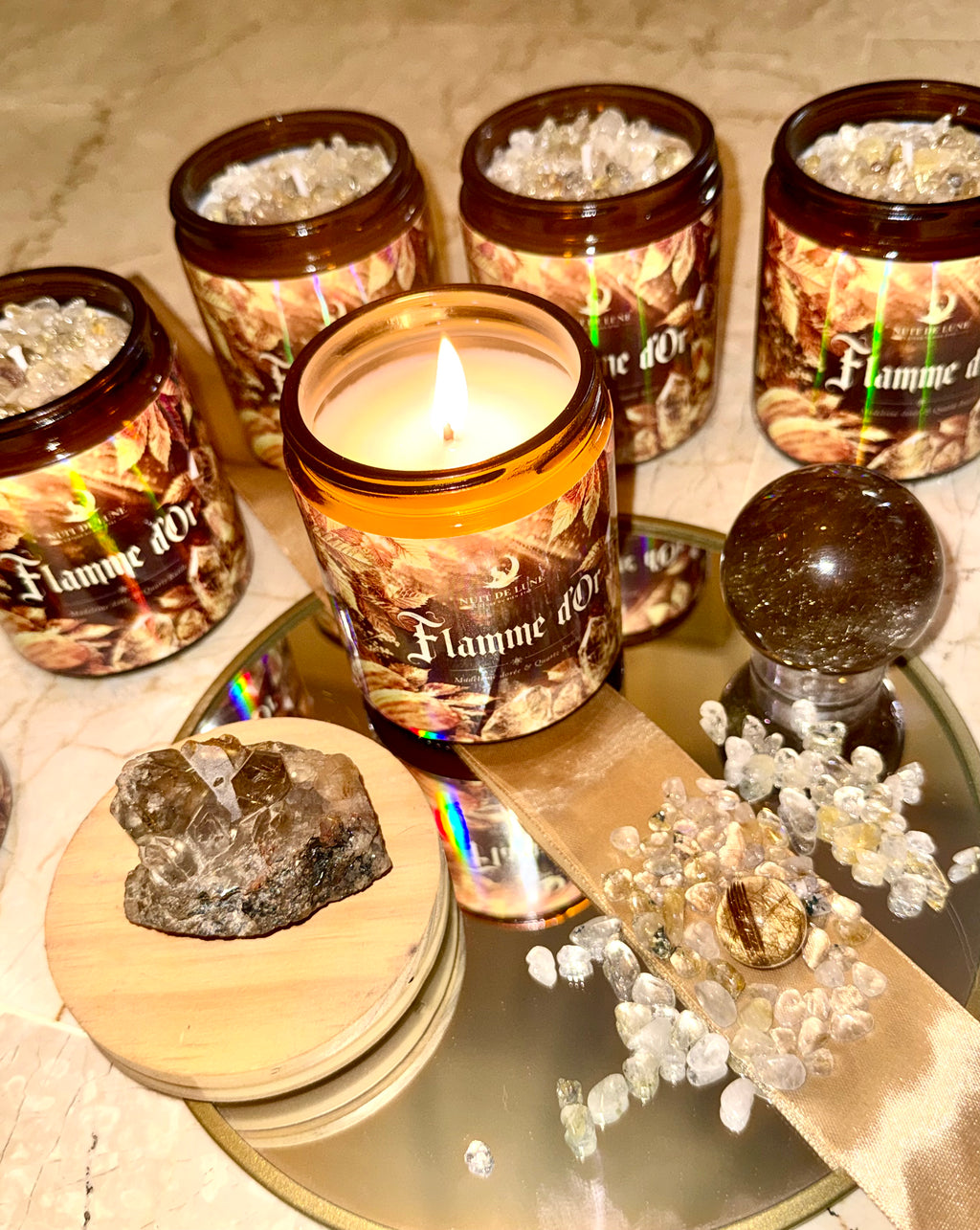 Bougie de luxe artisanale aux cristaux FLAMME D’OR Madeleine dorée et Quartz Rutile