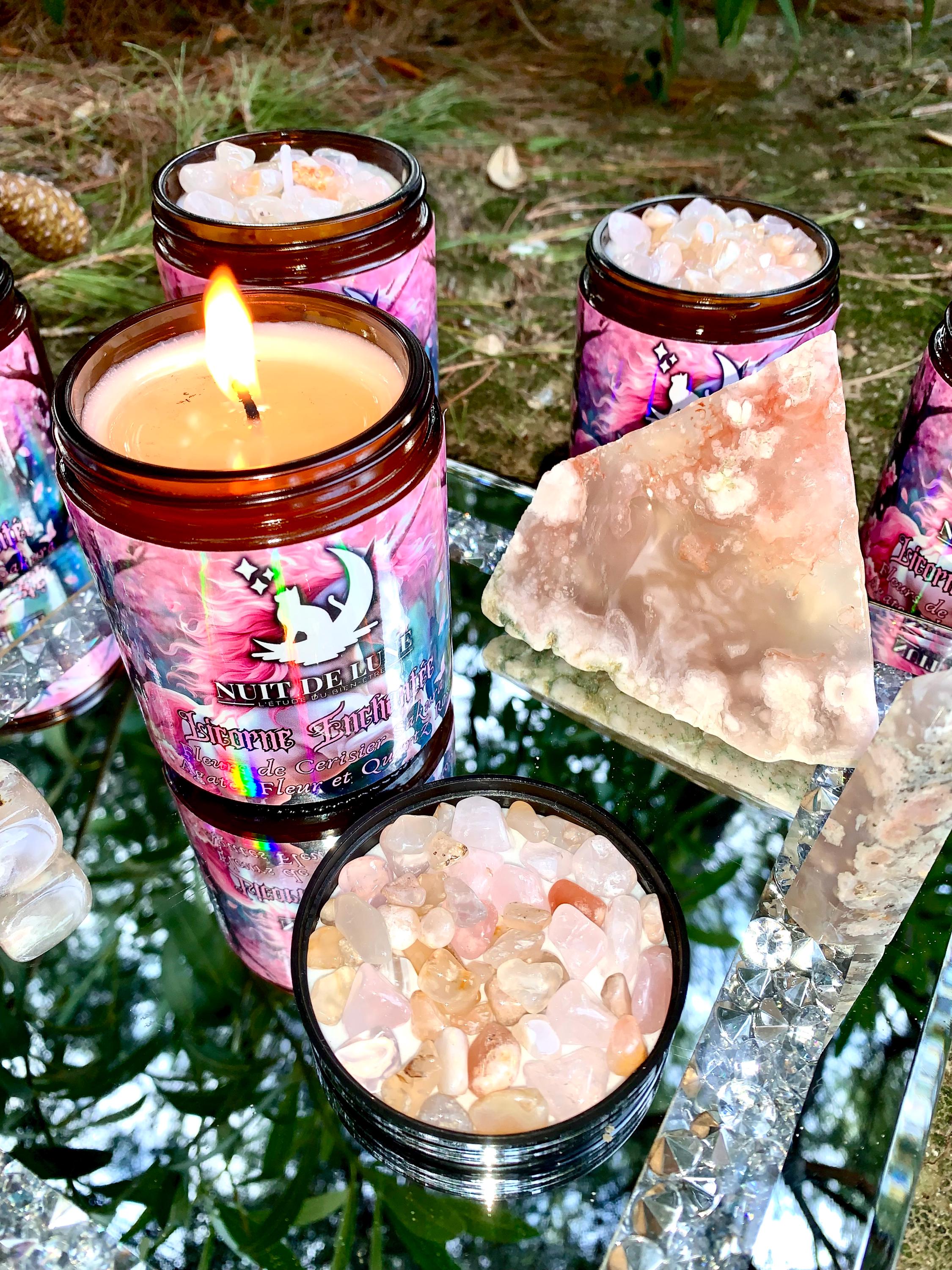 bougie de luxe artisanale aux cristaux LICORNE ENCHANTÉE Fleurs de Cerisier Sakura, Agate Fleur et Quartz Rose