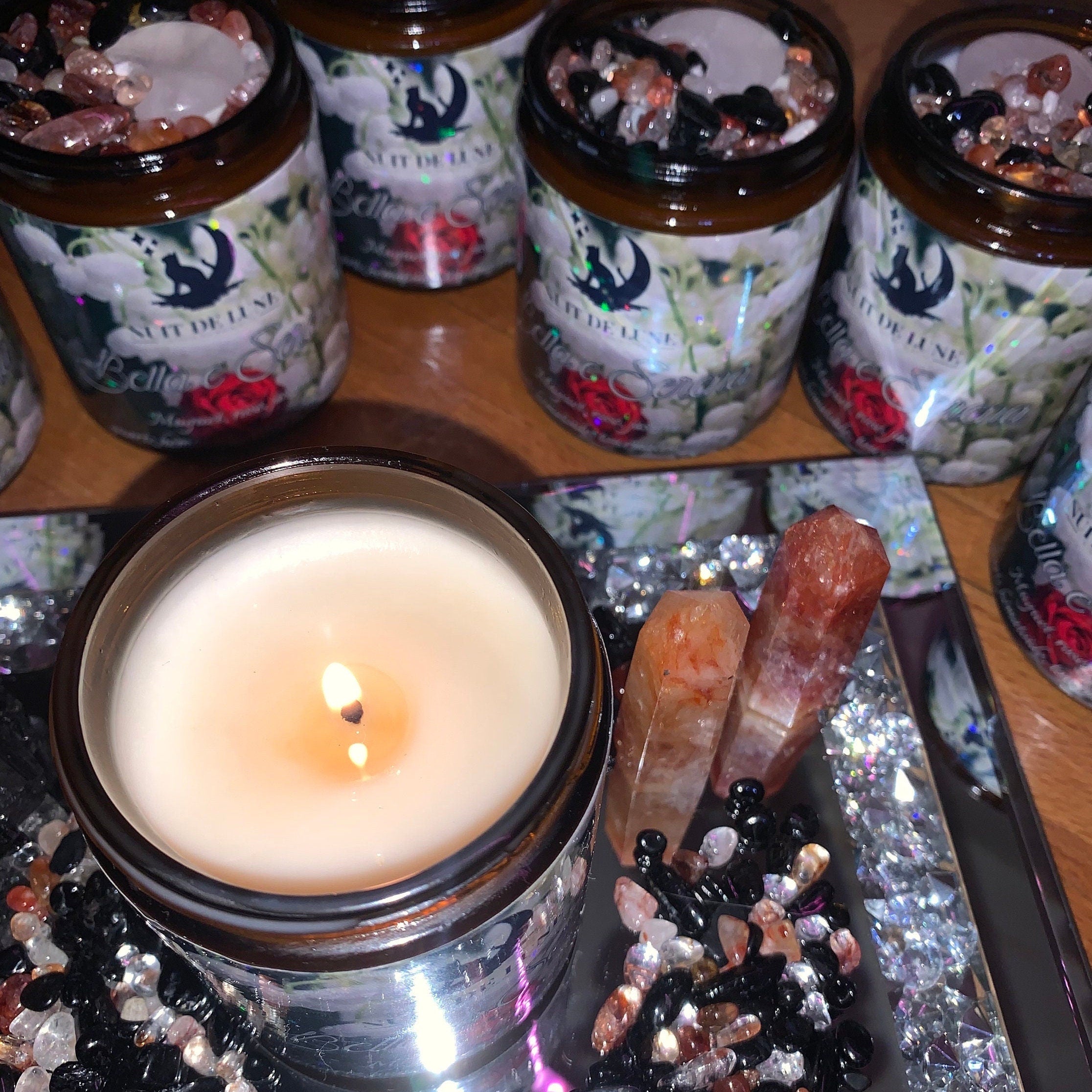 bougie de luxe artisanale parfumée aux cristaux Muguet BELLLA E SERENA Accord Vert, Muguet, Rose, Jasmin, Q.Hematoide, tourmaline noire