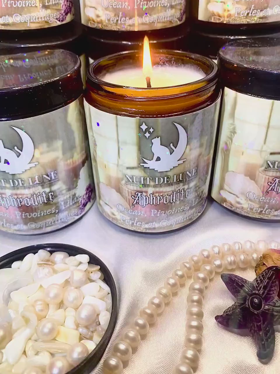 Bougie de luxe artisanale aux cristaux parfumée APHRODITE Océan, Pivoines, Lilas, Perles et Coquillages
