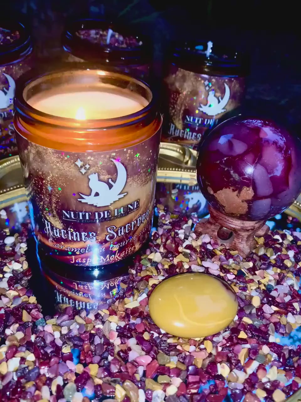 Bougie de luxe artisanale aux cristaux RACINES SACRÉES Caramel au beurre salé, Jaspe Mokaïte