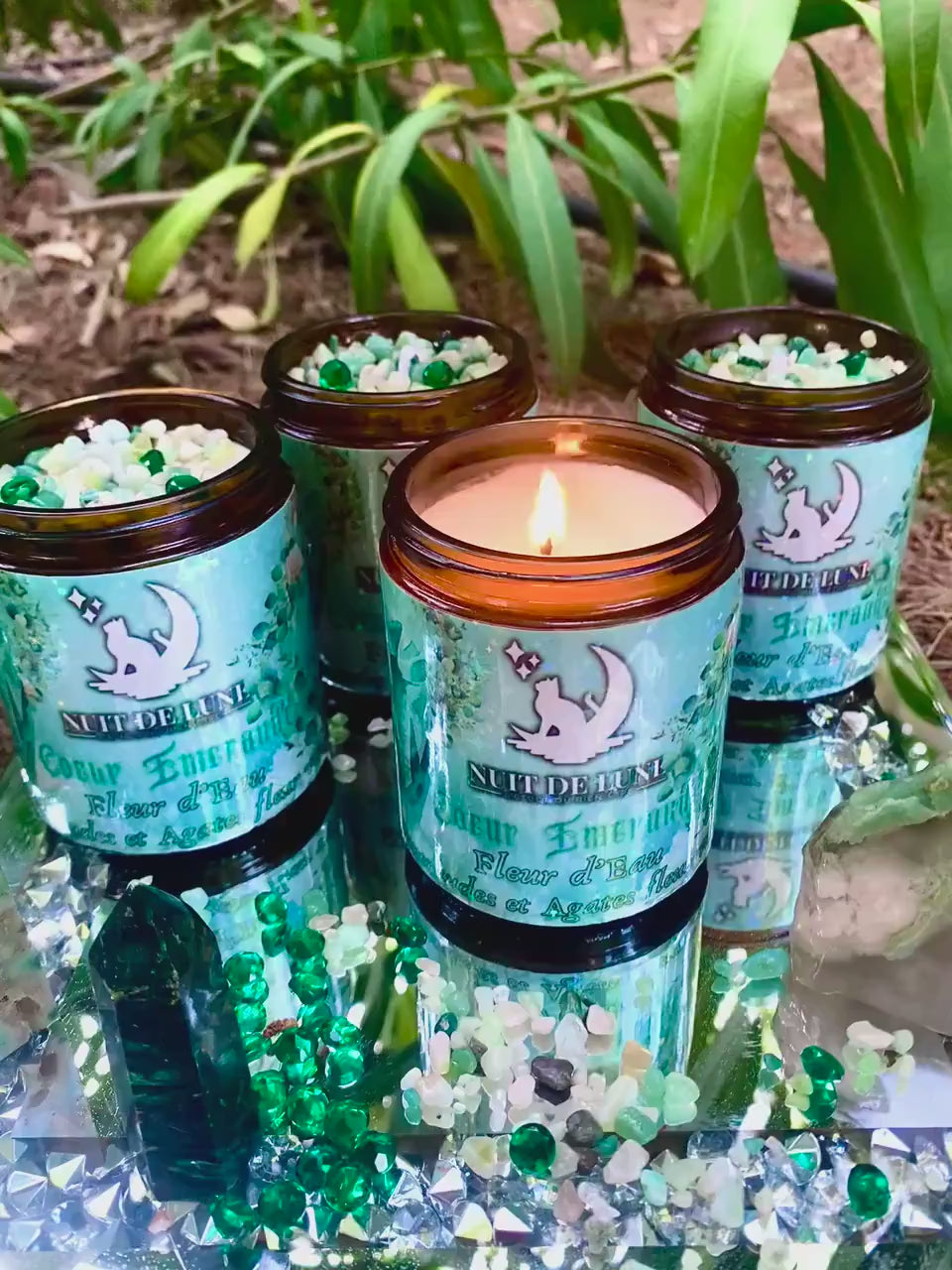 Bougie de luxe artisanale aux cristaux et gemmes COEUR EMERAUDE Fleur d’Eau, Émeraudes de Namibie et Agate fleur verte